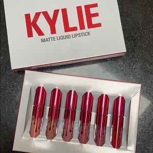 BNIB Kylie liquid lipstick minis